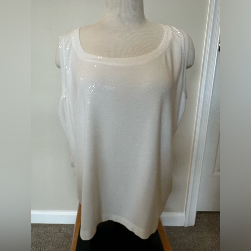 St. John Caviar women’s tank top. Shimmery, sequined. White. Size XL.